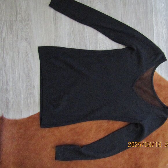 Guess Sheer Sequin Knit Blk Sweater Size Medium Long Sleeves Pullover metal logo - Picture 9 of 10